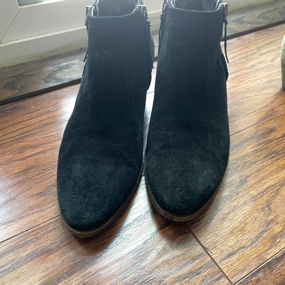 Aquatalia Black Suede Side Zip Stacked Heel Bootie Size 8